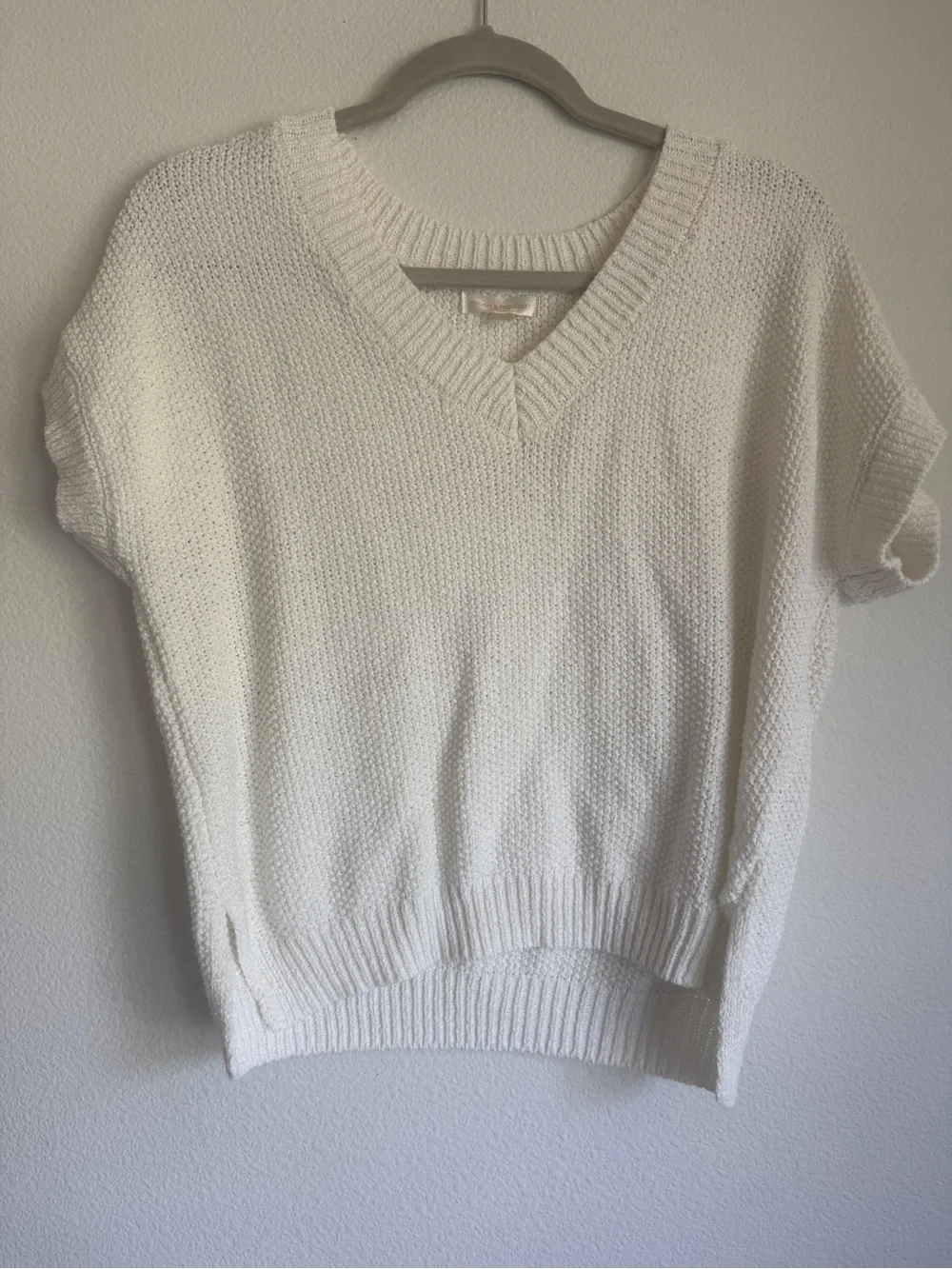 moon & madison White V‑Neck Short Sleeve Knit Sweater